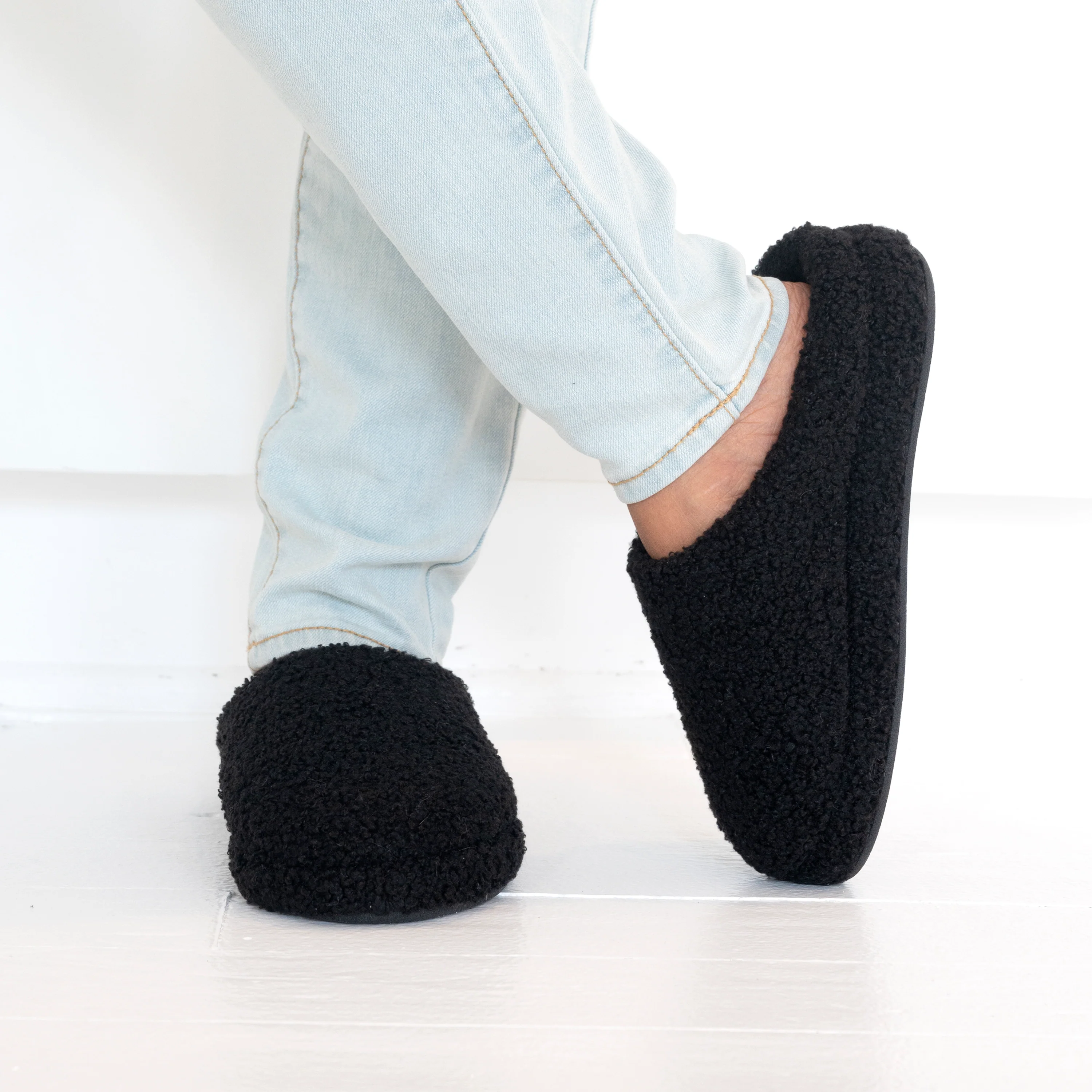 Women's Fiona Modern Clog Slipper - Image 31