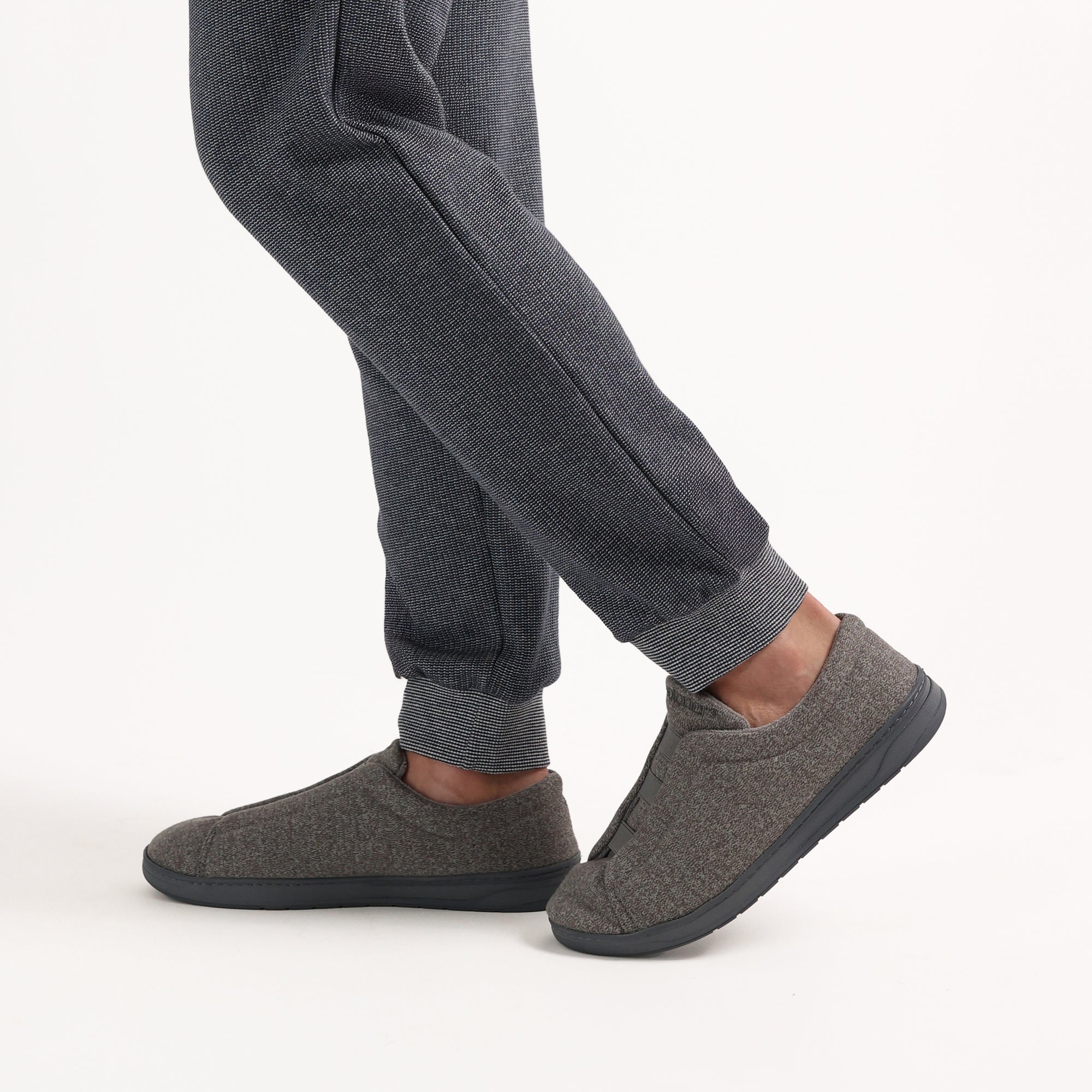 Men's Heathered Knit Brady Sneaker-Style Slipper - Image 23