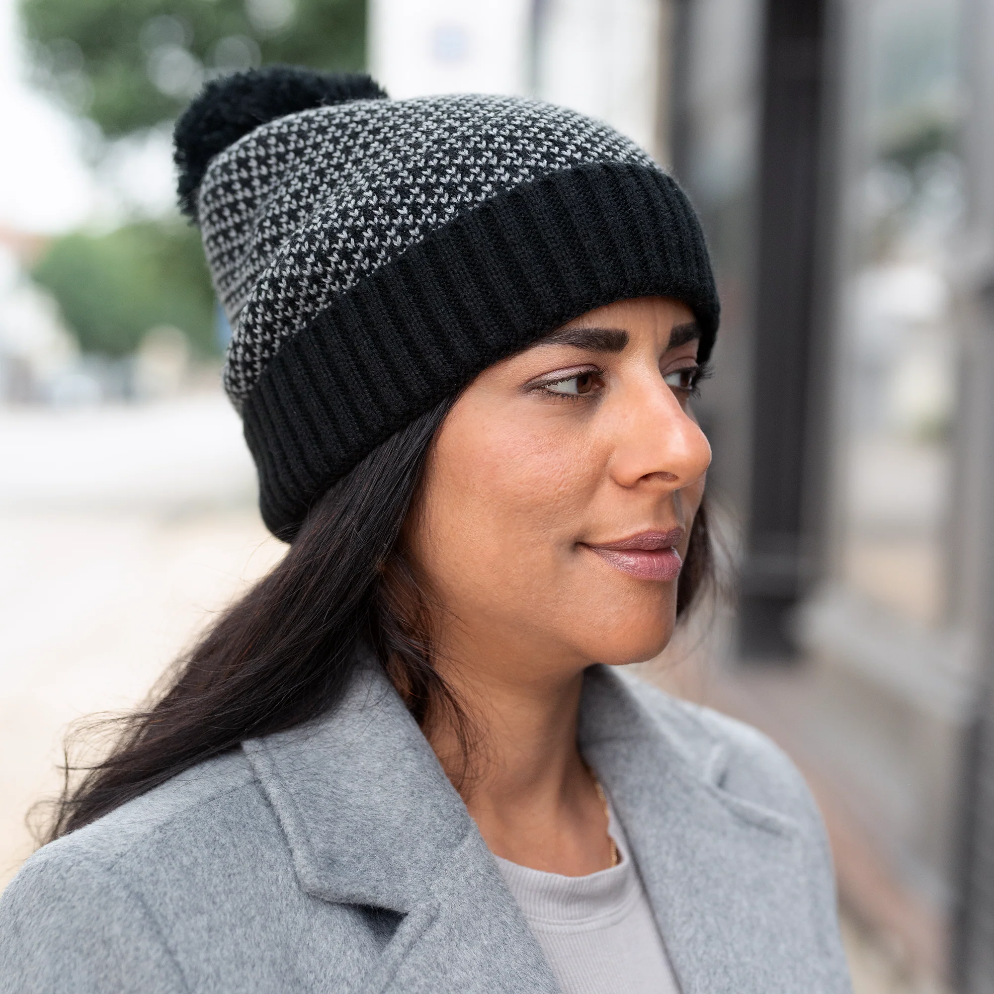 Women's Gift Set with Knit Gloves and Hat - Image 8